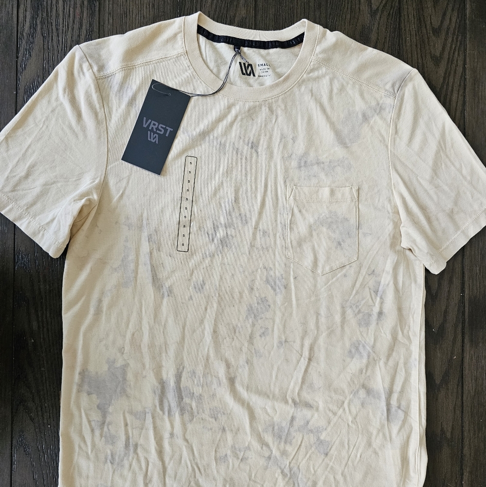 NWT MEN'S SMALL WASHED POCKET TEE-TIE DYE NEUTRAL/CREAM TIE DYE
